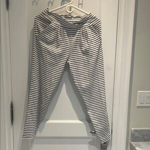 RVCA Black and White Joggers with Elastic Waist🐑